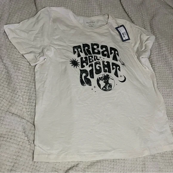 White Graphic Tee NWT - Picture 1 of 2